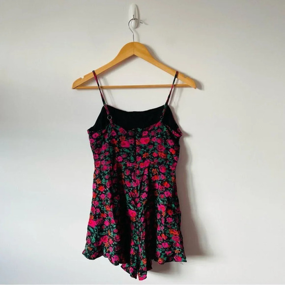 UO Lush Floral Skinny Strap Ruffle Hem Romper Black Pink Red Size Small - Picture 5 of 6